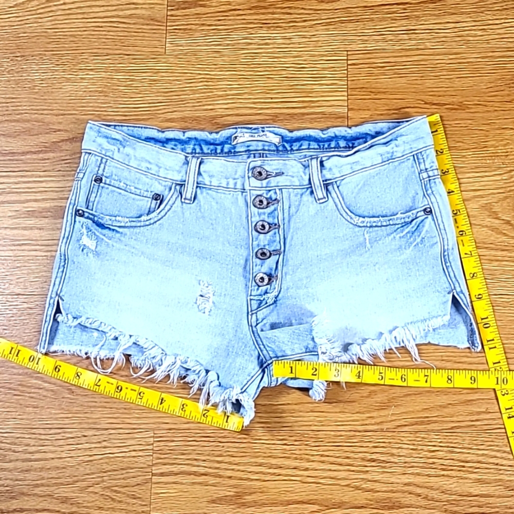 FREE PEOPLE GIRLS 27x2 PRE-OWNED CUTOFF DISTRESSED DENIM SHORTS